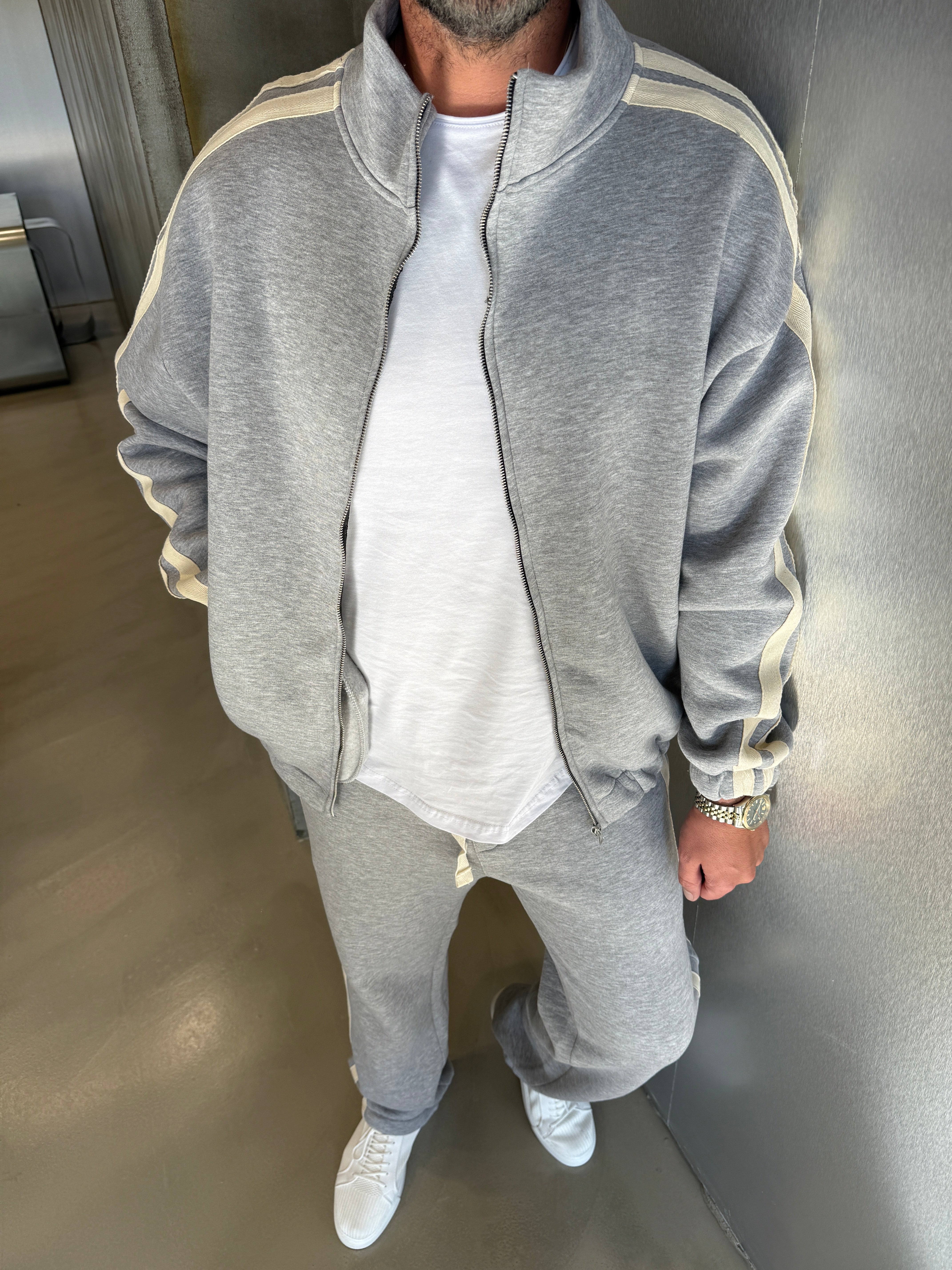 Siyah Hasır Şerit Detaylı Takım