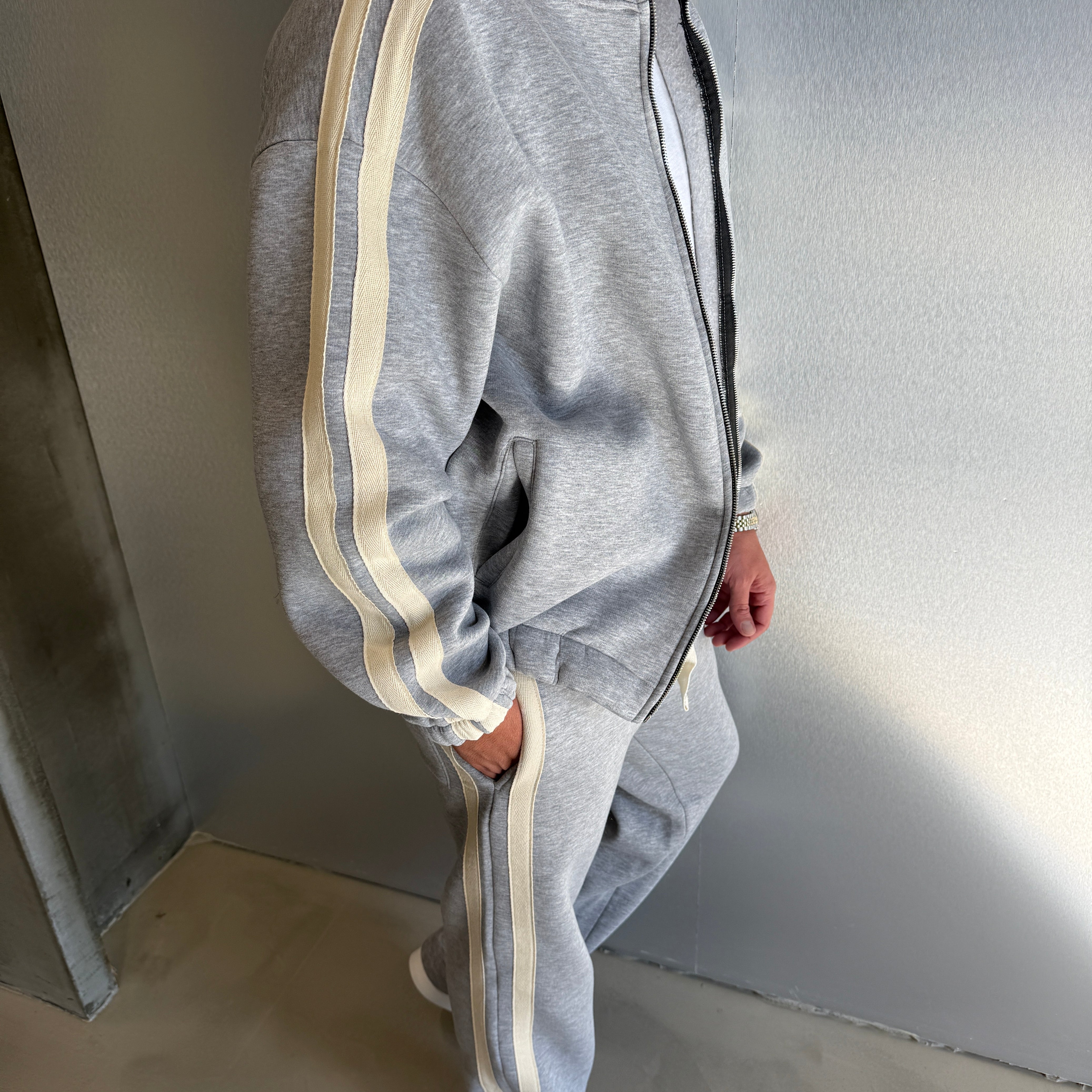 Siyah Hasır Şerit Detaylı Takım