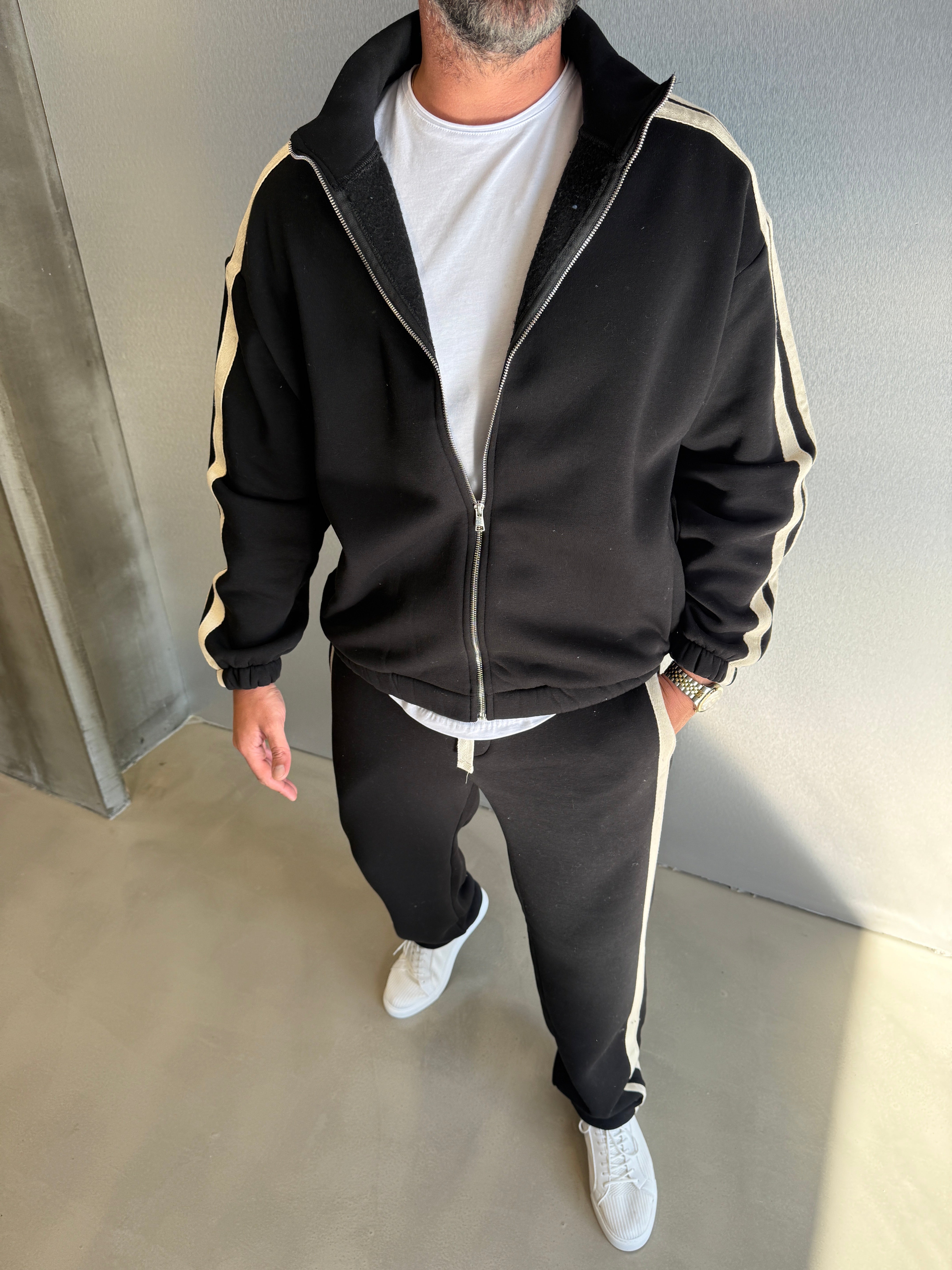 Siyah Hasır Şerit Detaylı Takım