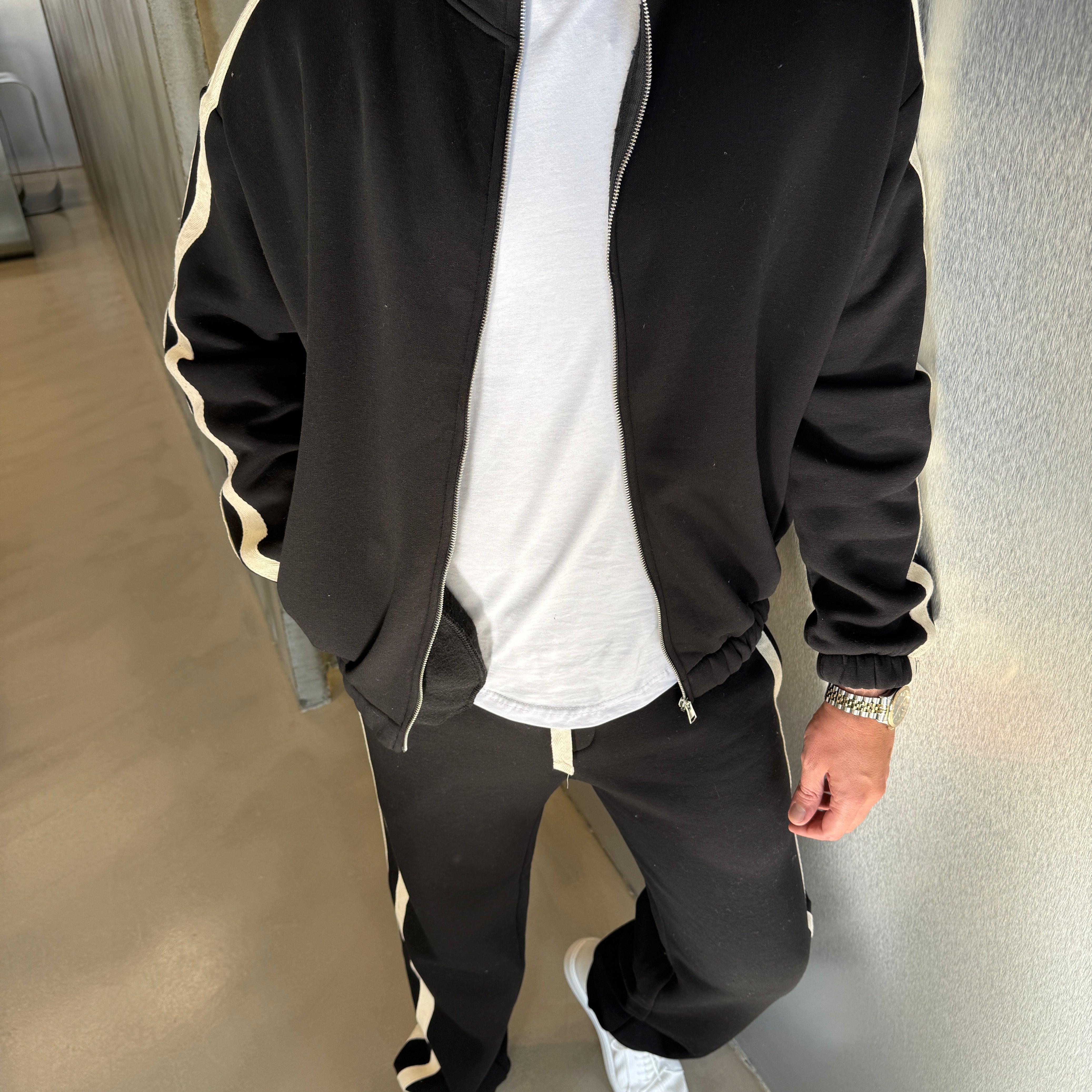 Siyah Hasır Şerit Detaylı Takım