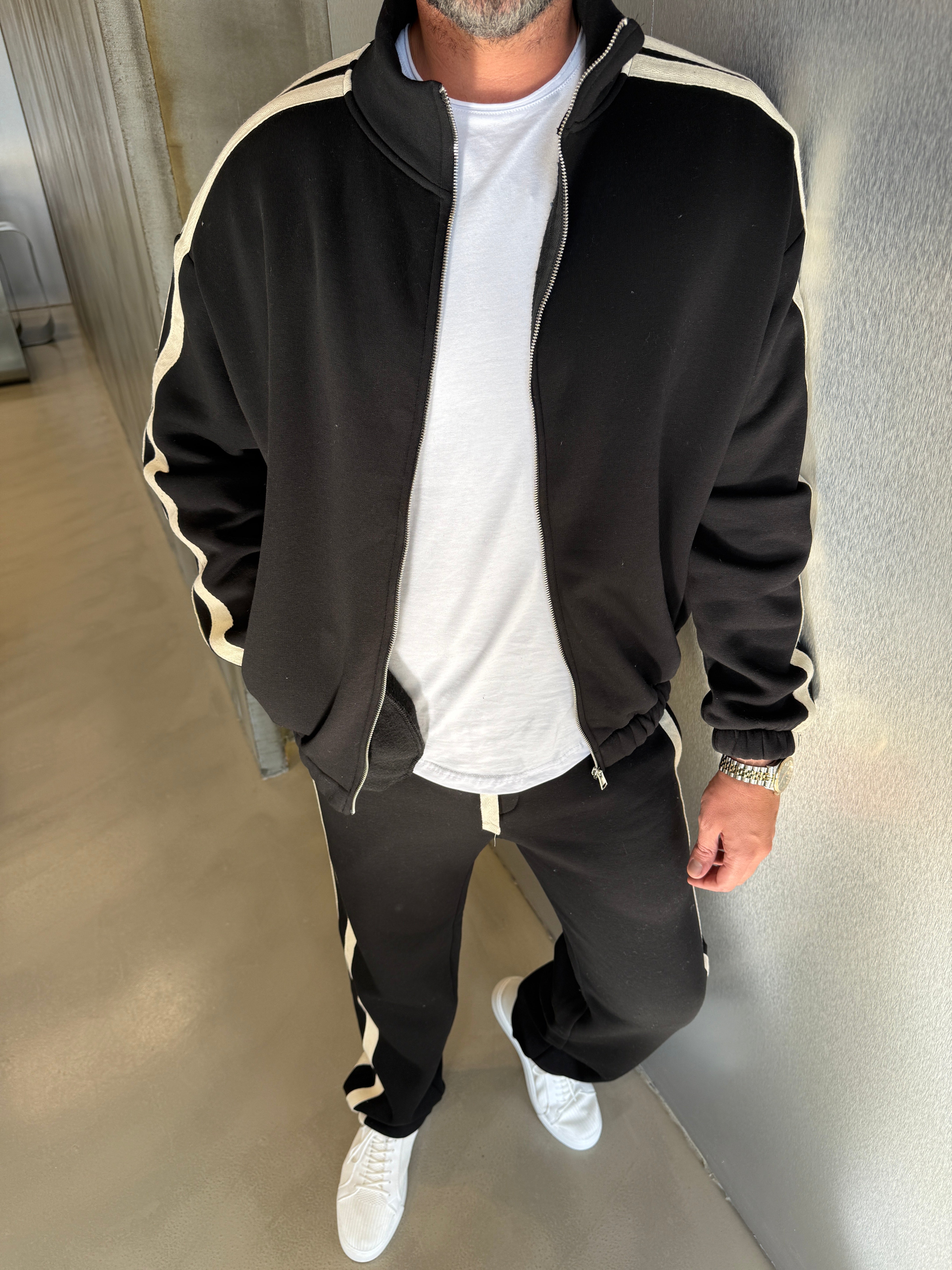 Siyah Hasır Şerit Detaylı Takım