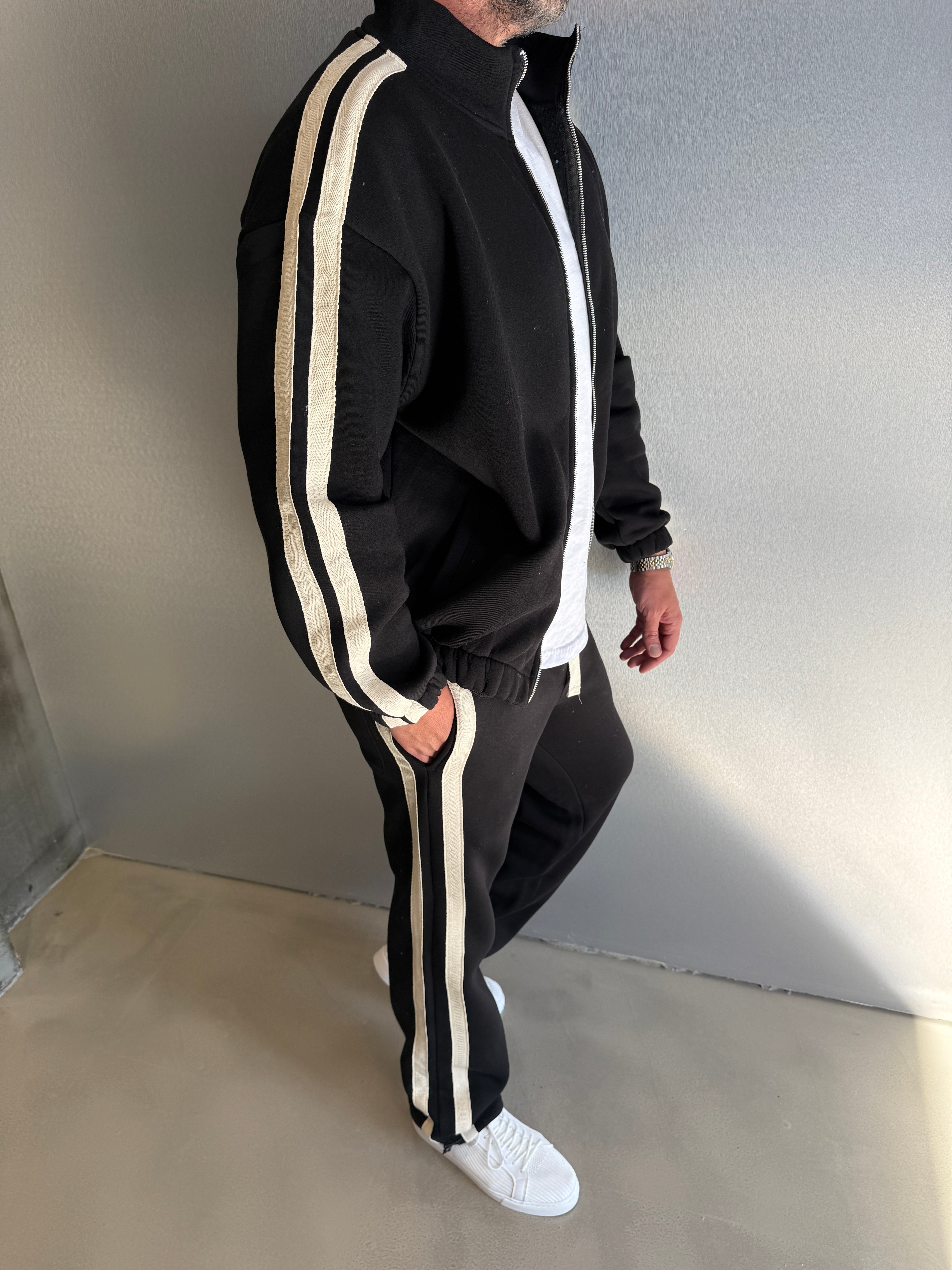 Siyah Hasır Şerit Detaylı Takım