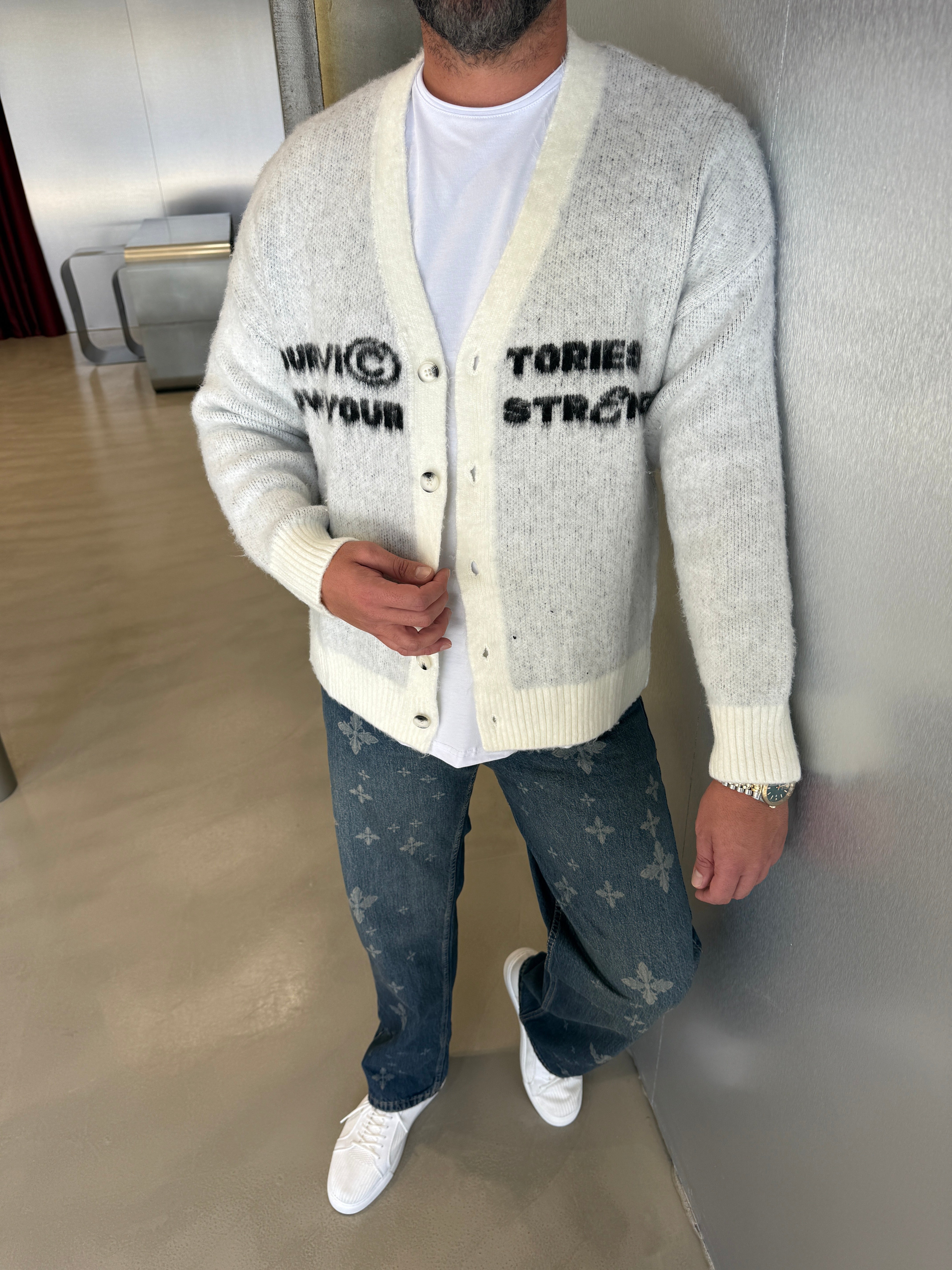 Krem Yazı Detaylı Sakallı Kumaş Hırka