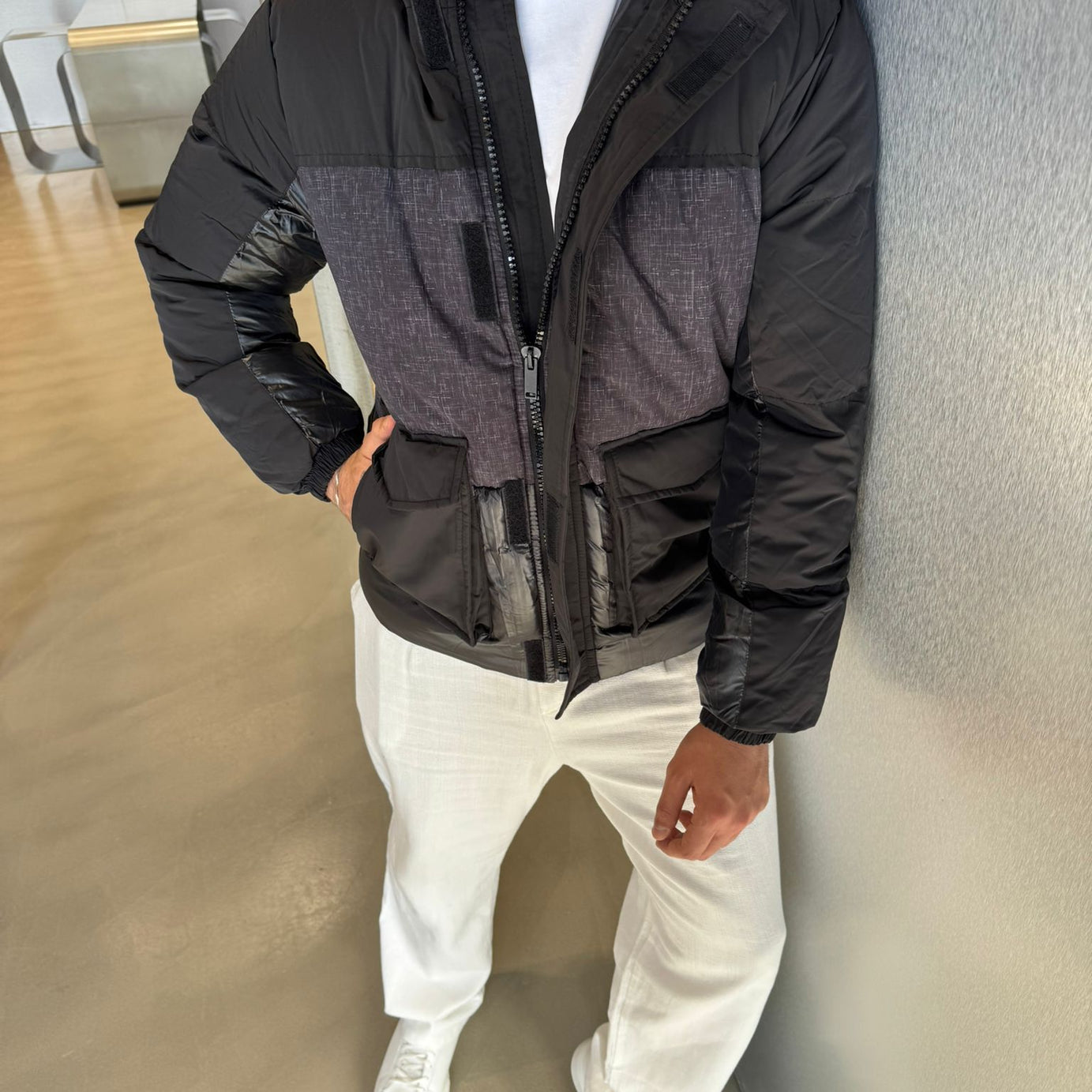 Siyah Torba Cepli Kapüşonlu Şişme Mont