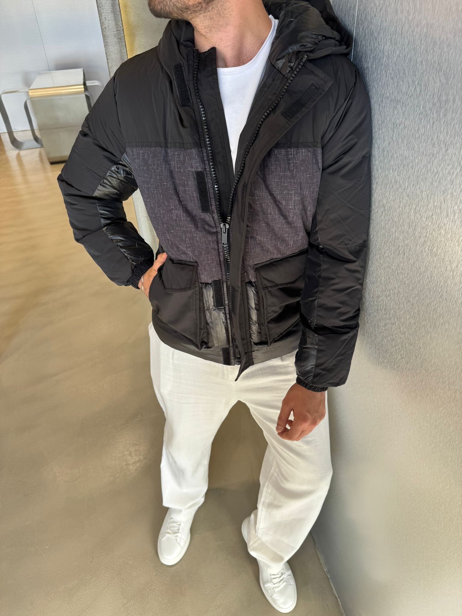 Siyah Torba Cepli Kapüşonlu Şişme Mont