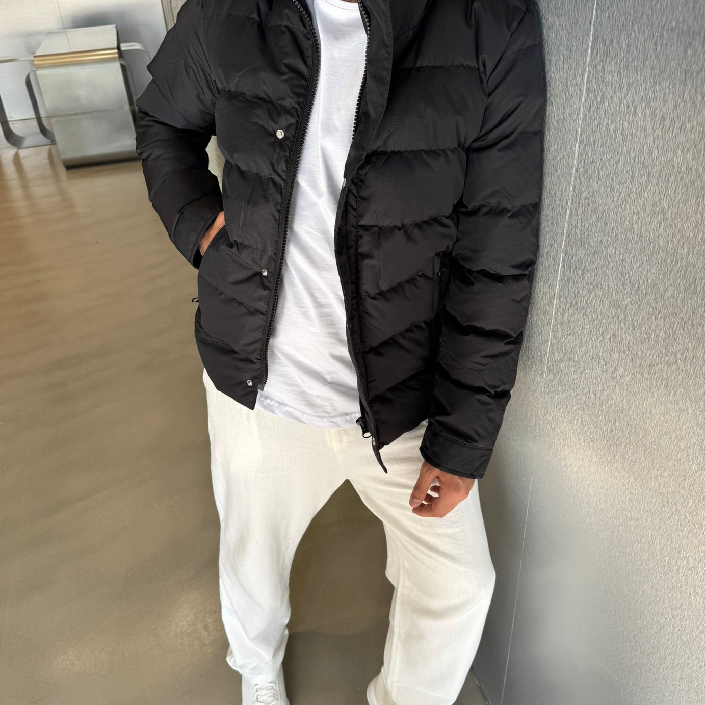 Siyah Yakalı Şişme Mont