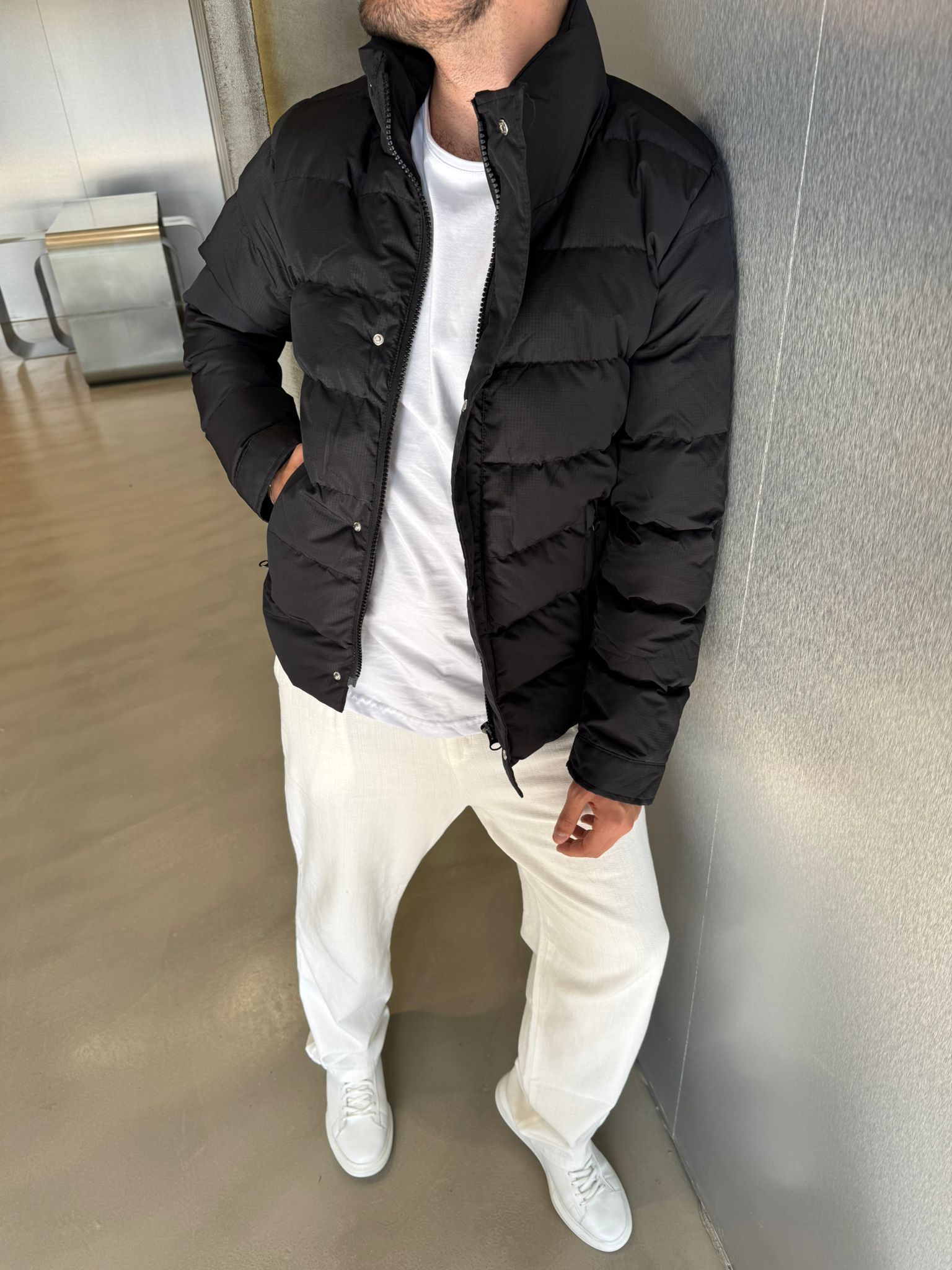 Siyah Yakalı Şişme Mont