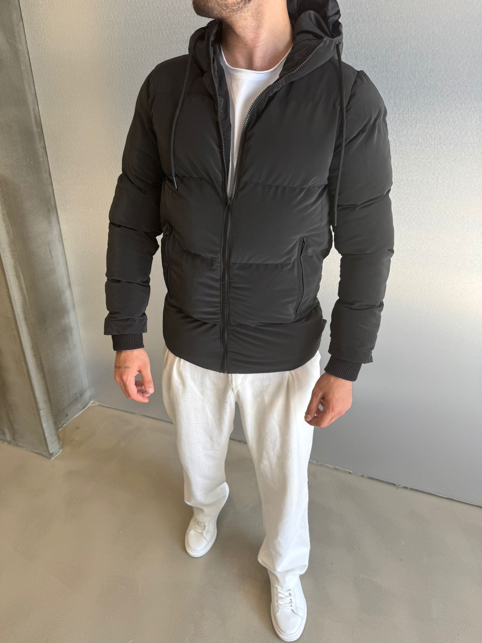 Siyah Karbon Kapüşonlu Şişme Mont