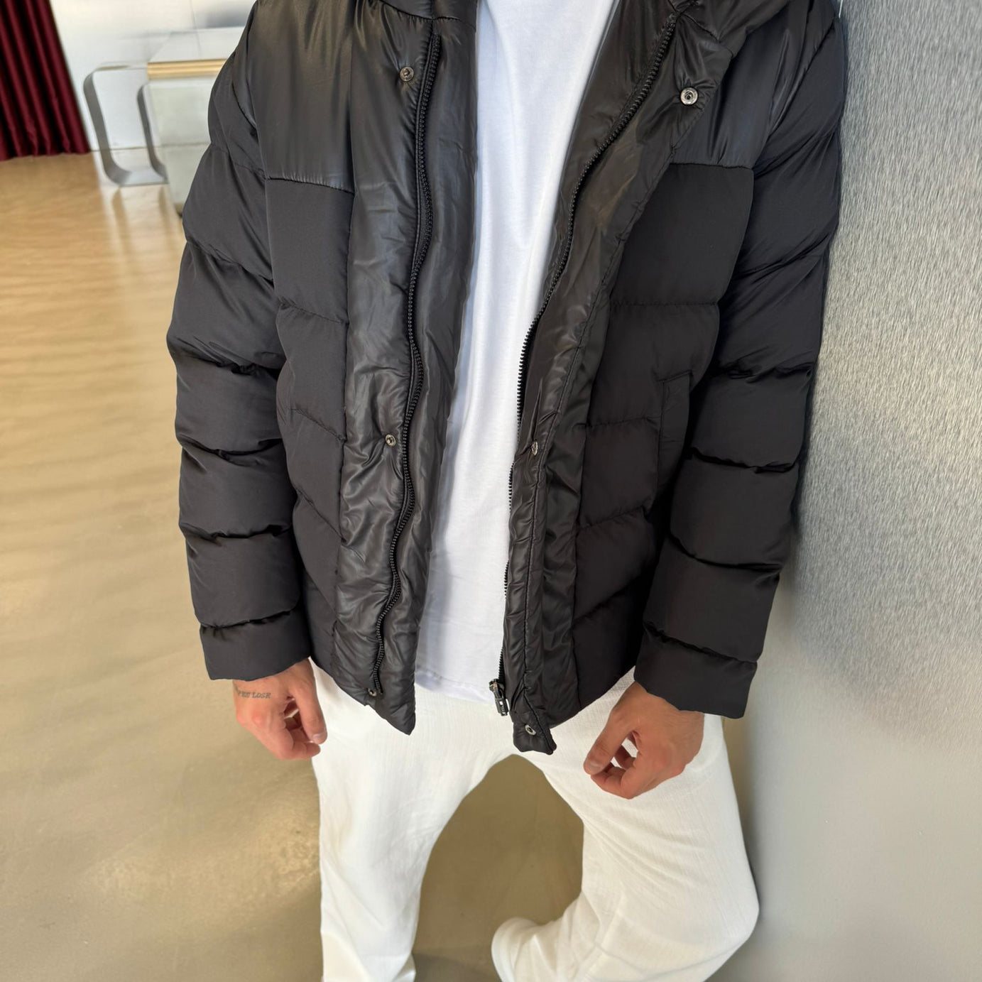 Siyah Kapüşonlu Şişme Mont