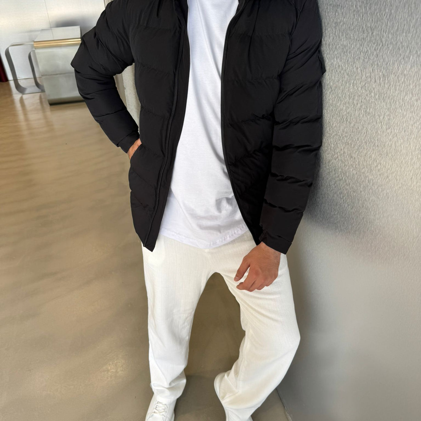 Siyah Kapüşonlu Şişme Mont