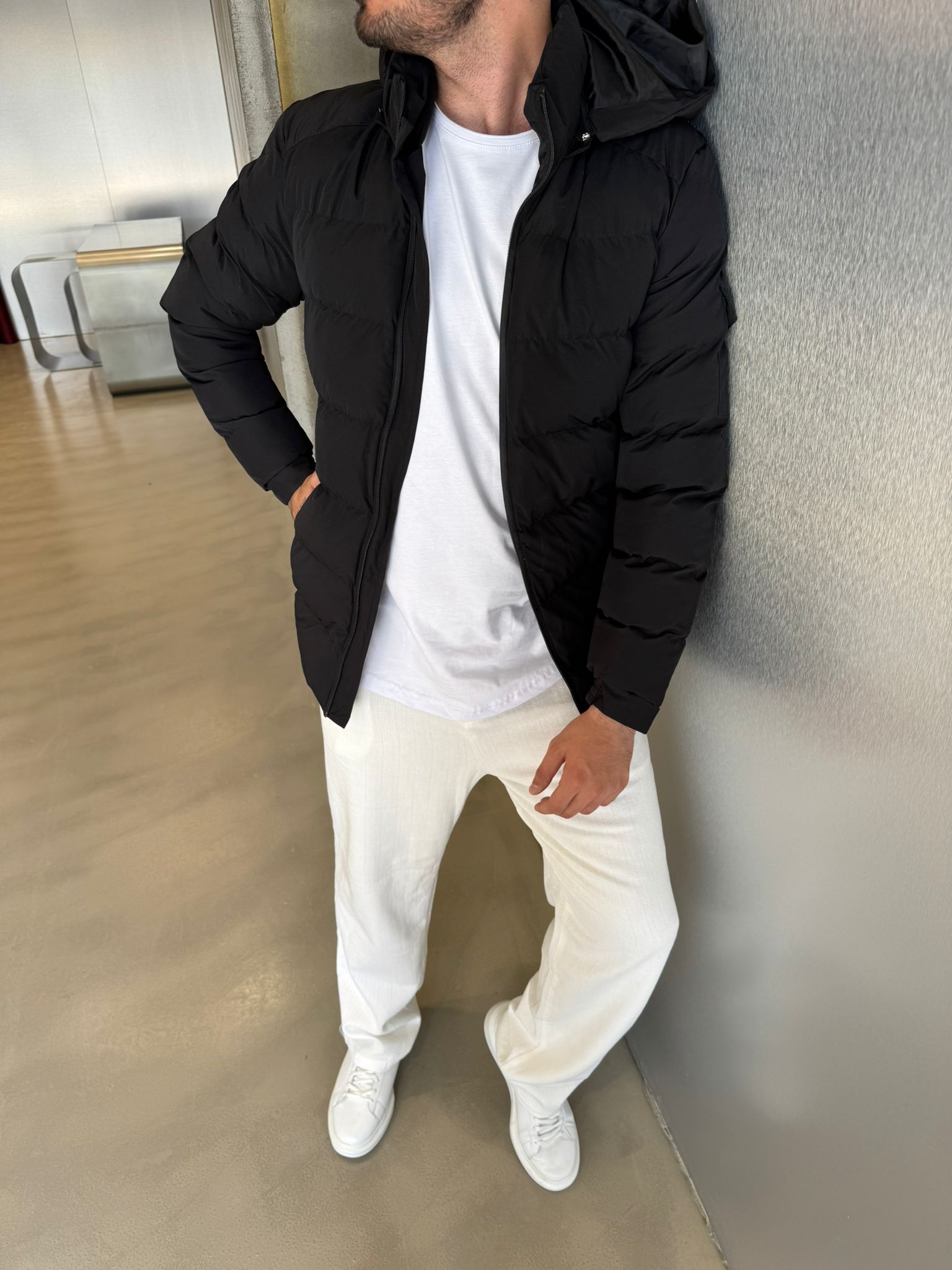 Siyah Kapüşonlu Şişme Mont