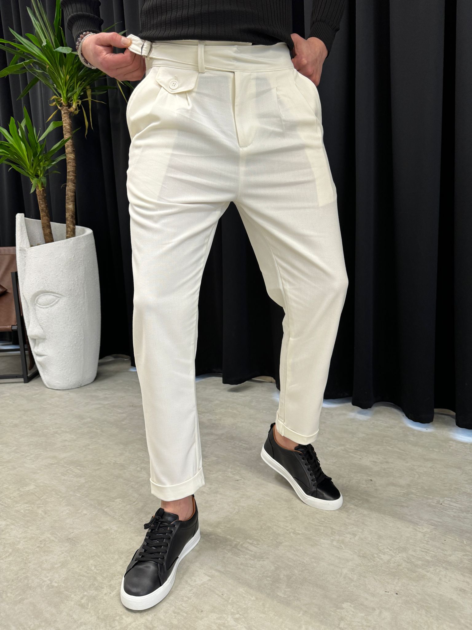 Beyaz Kemerli Pantolon