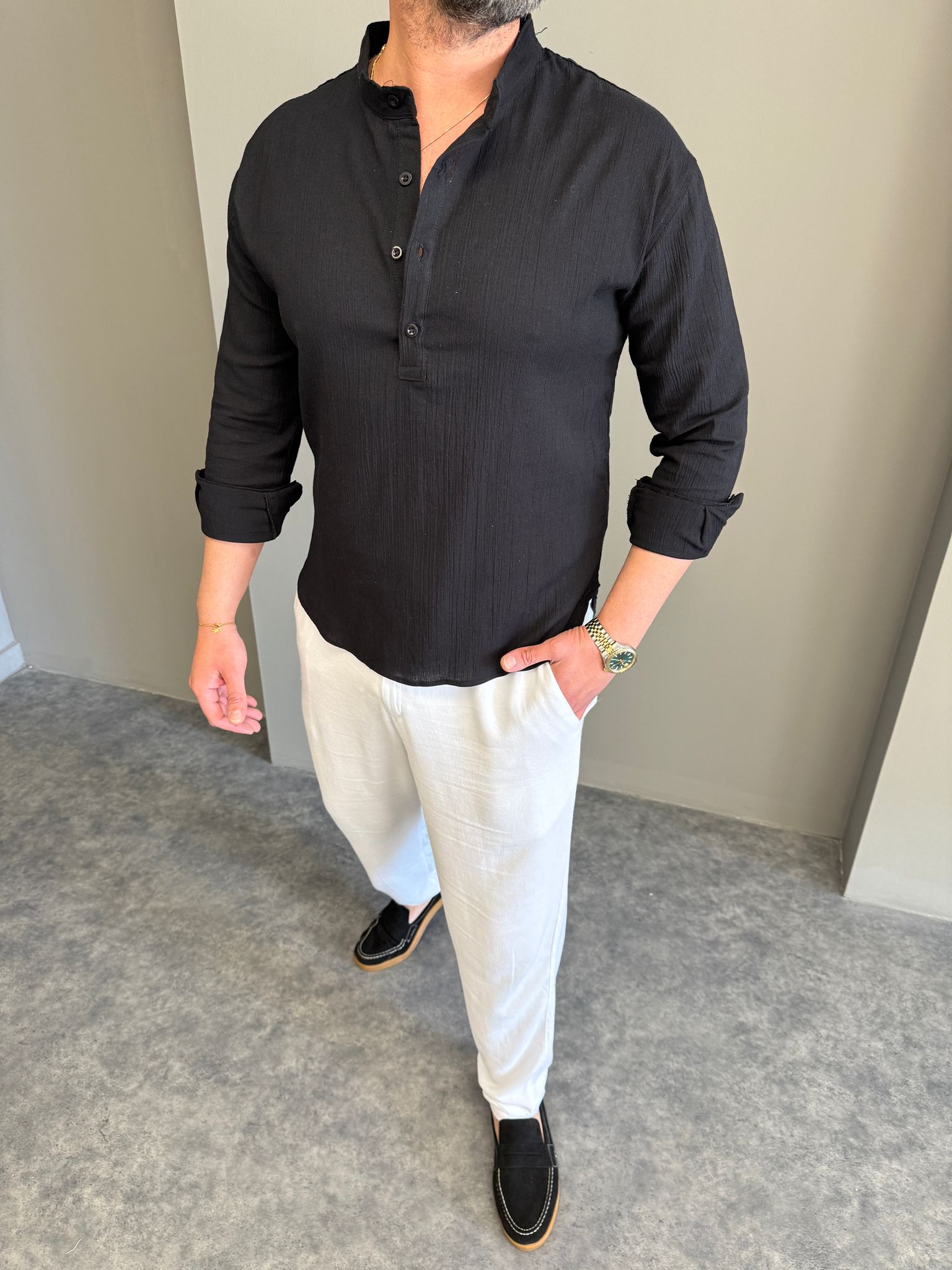 Siyah Hakim Yaka Yarım Pat Gömlek