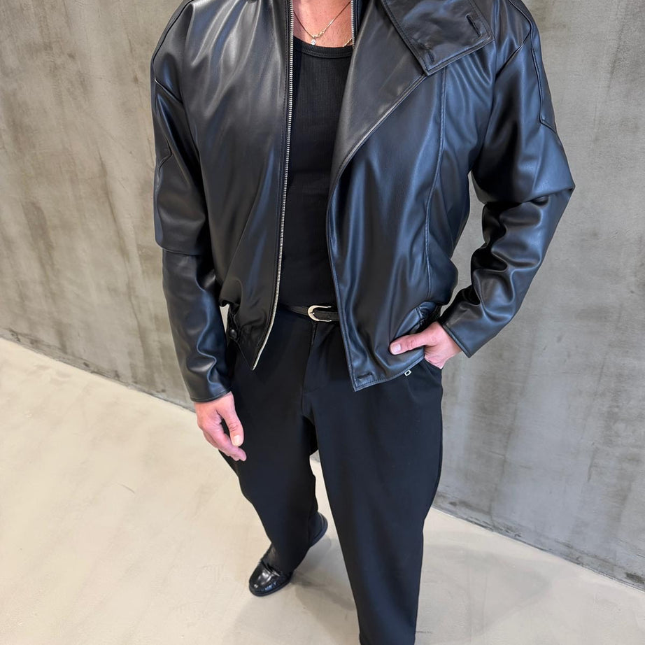 Siyah Tasarım Yaka Detaylı Deri Mont