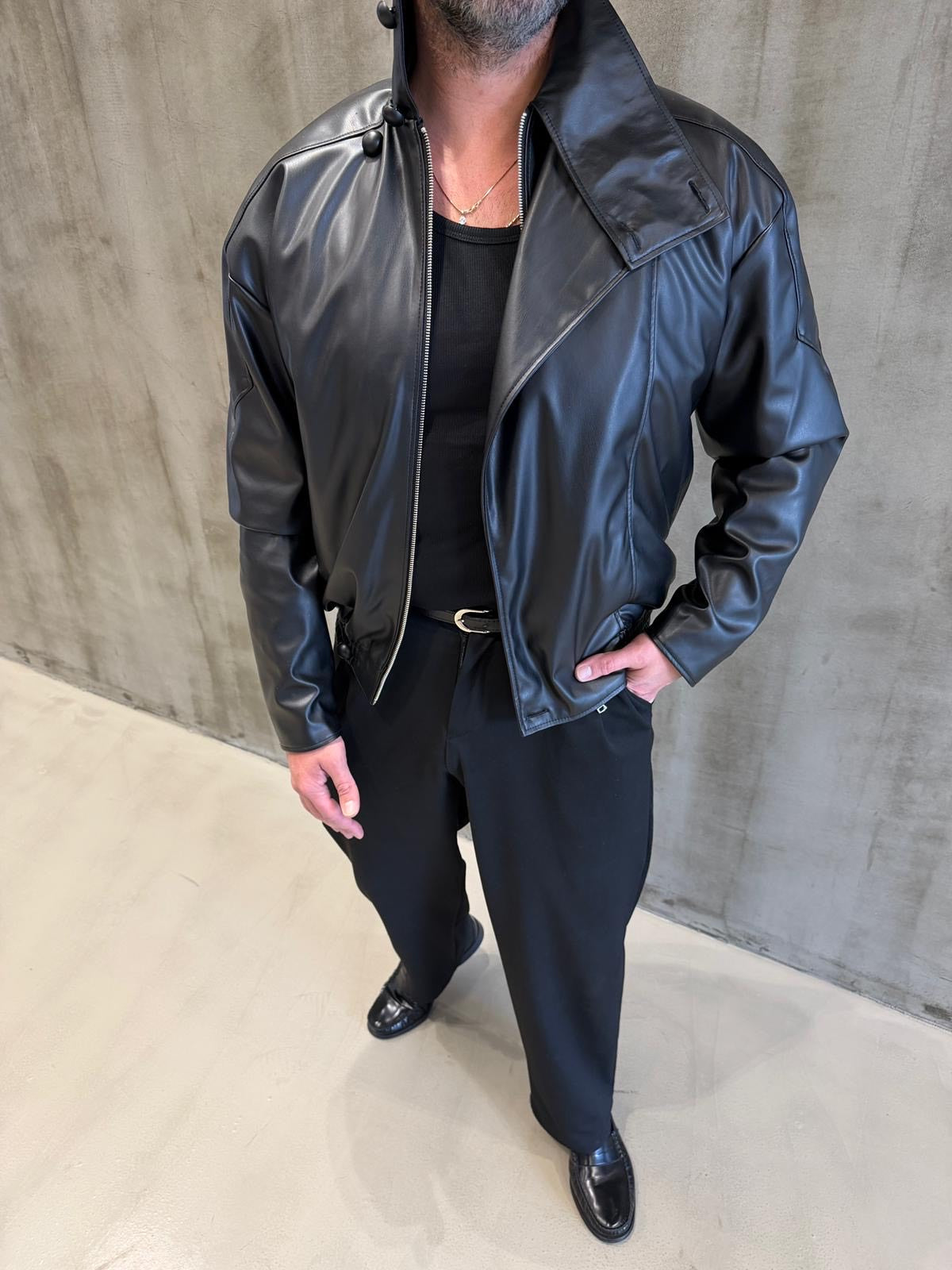 Siyah Tasarım Yaka Detaylı Deri Mont