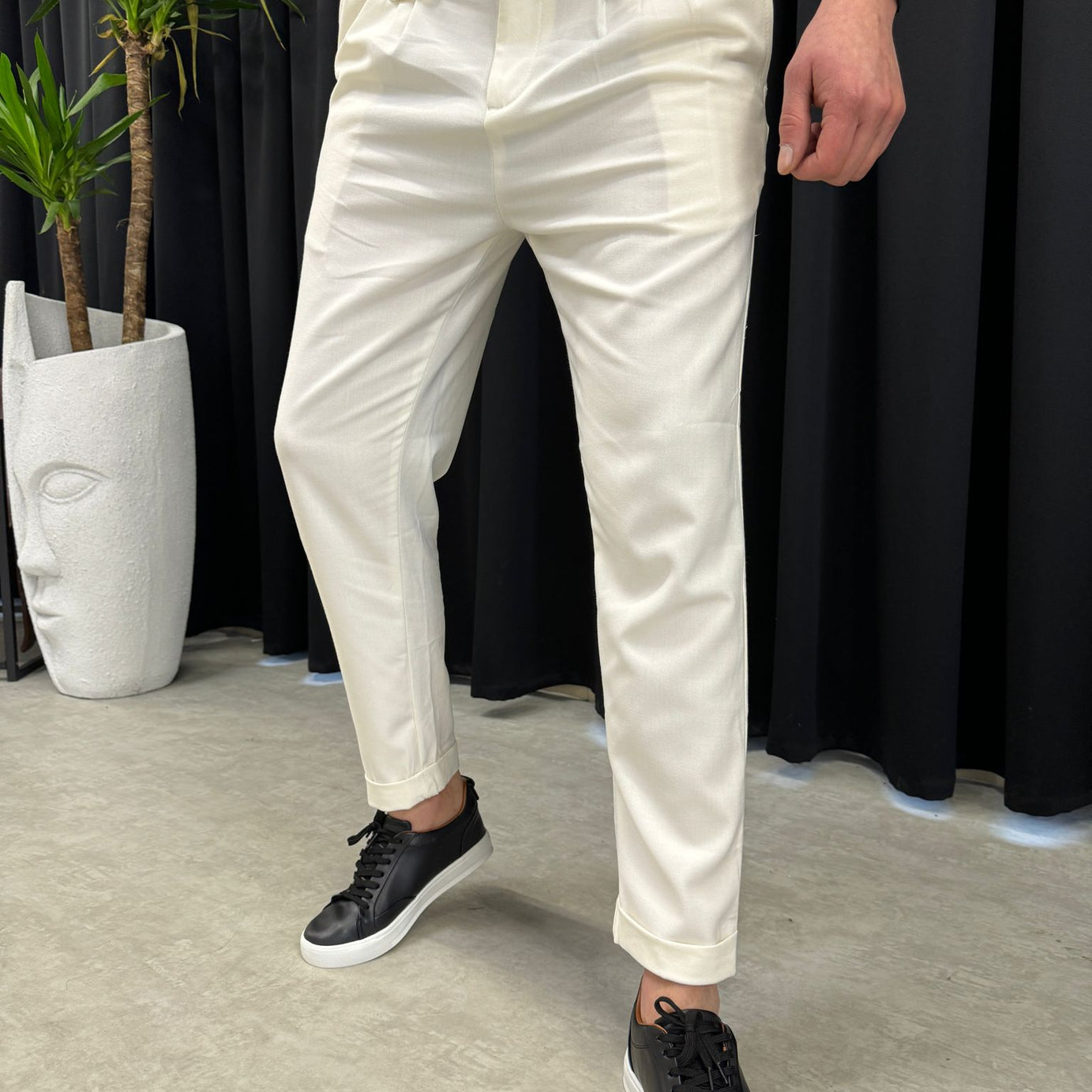 Beyaz Kemerli Pantolon