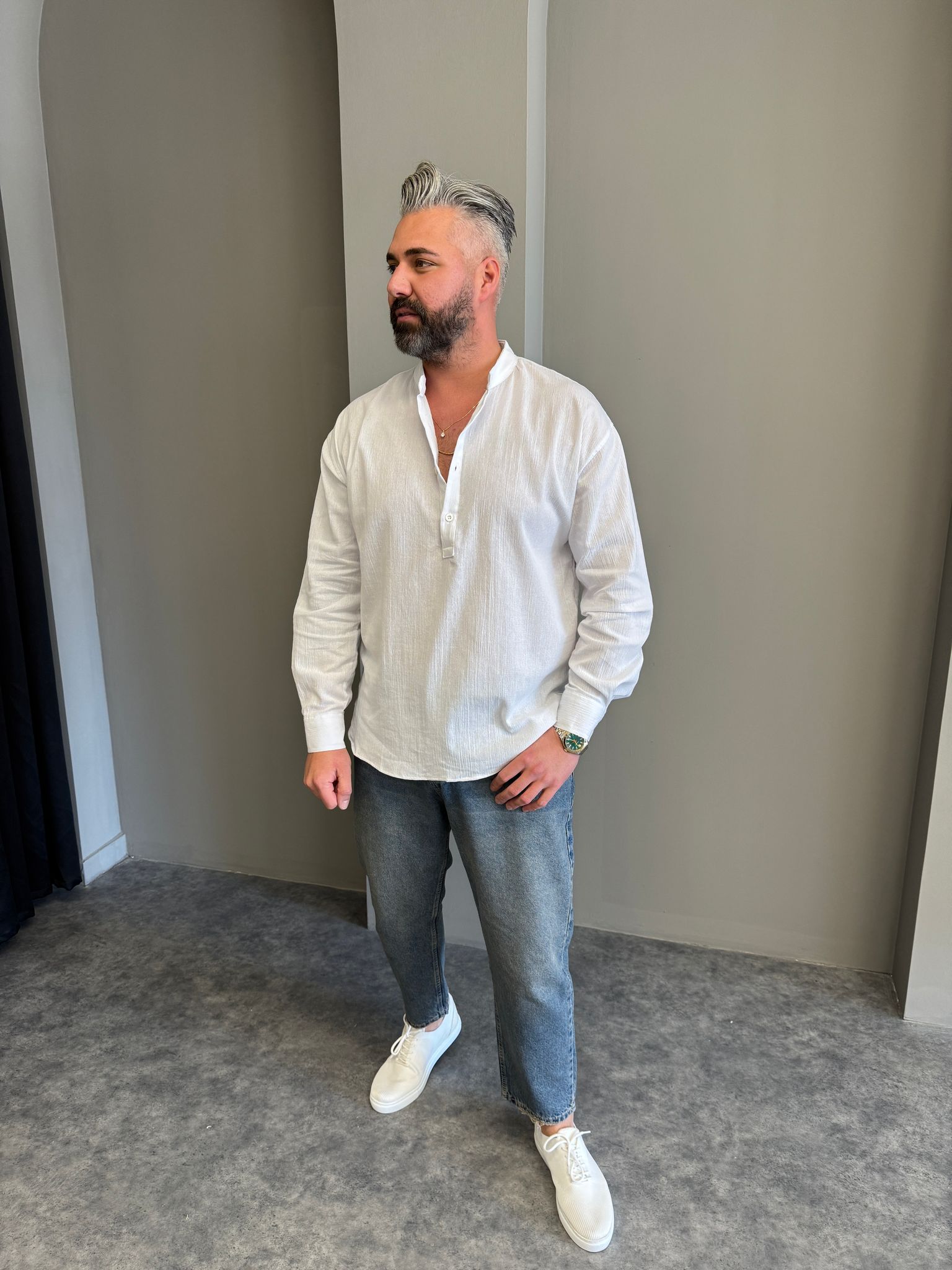 Beyaz Hakim Yaka Yarım Pat Gömlek